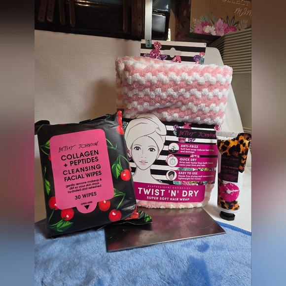 Betsey Johnson (3 Piece) Bundle - Picture 5 of 10